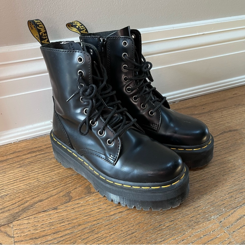 Dr. Martens JADON BOOT SMOOTH LEATHER PLATFORMS